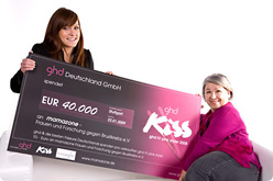 Foto von Ursula Goldmann-Posch mit Marketing-Direktorin Iona Lewis-Smith von ghd